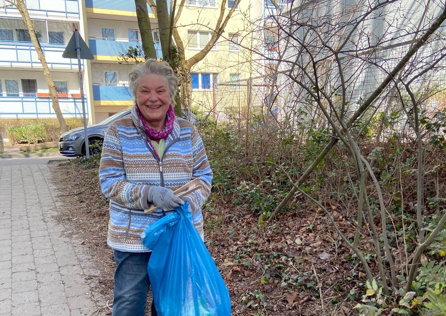 Müllsammelaktion im Murtzaner Ring (Berlin)