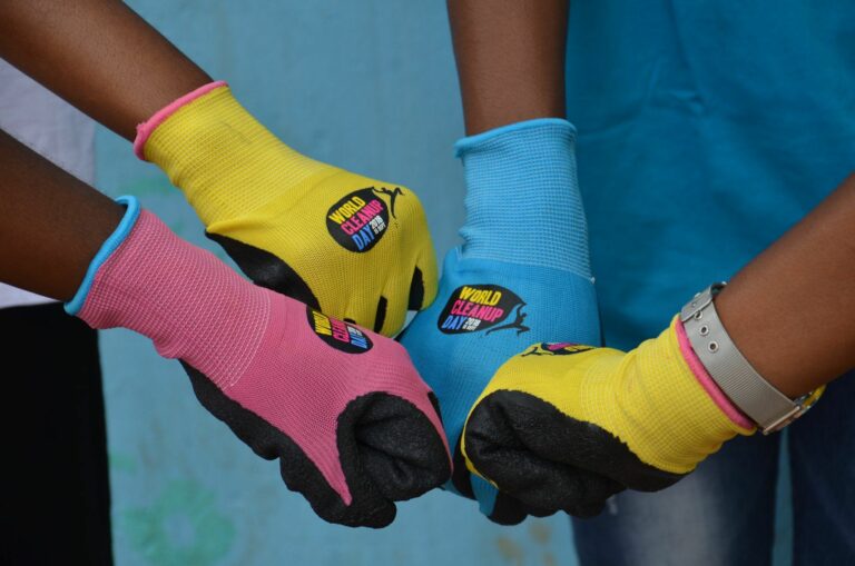 wcd gloves hand 01