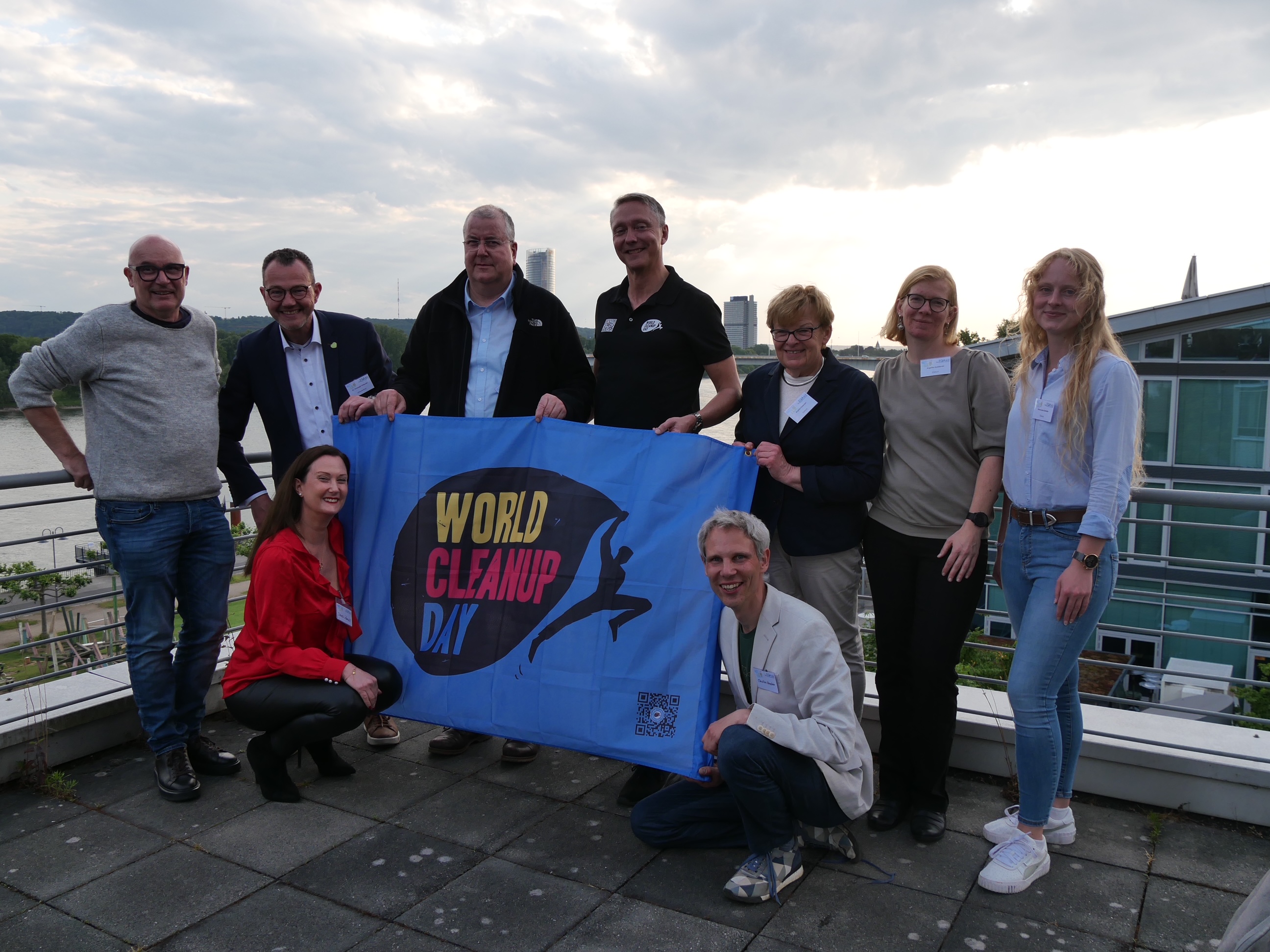 Eröffnung der Bonner SDG-Tage 2025 mit einem UN-World Cleanup Day Vorbereitungs-Sammel-Lauf am Bonner Rheinufer!