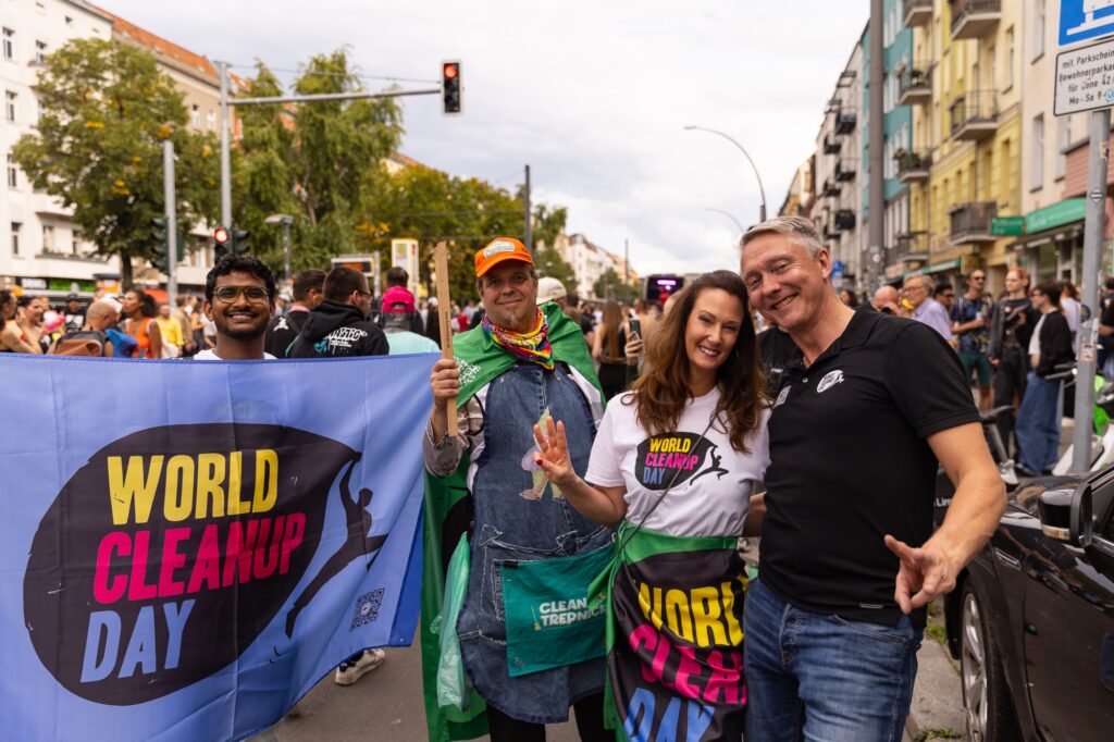 World Cleanup Day beim Zug der Liebe in Berlin: Musik verbindet – auch für eine saubere Zukunft