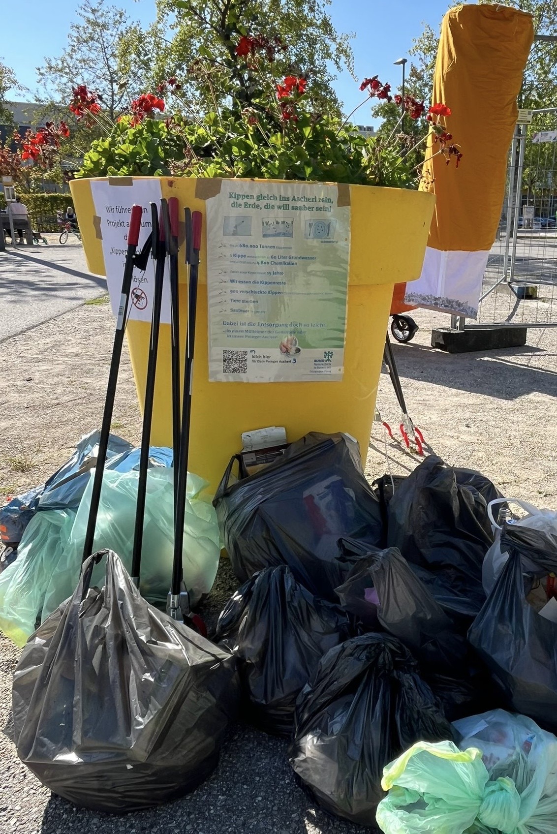 Kippen- Sammelaktion auf dem Marktplatz (Bayern)