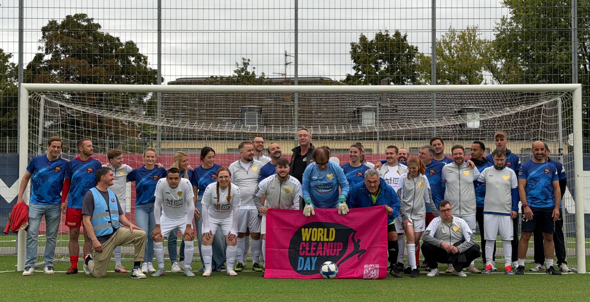 World Cleanup Day 2026 Bonn - Bonner SC und Ziemlich beste Freunde Inklusionsteam